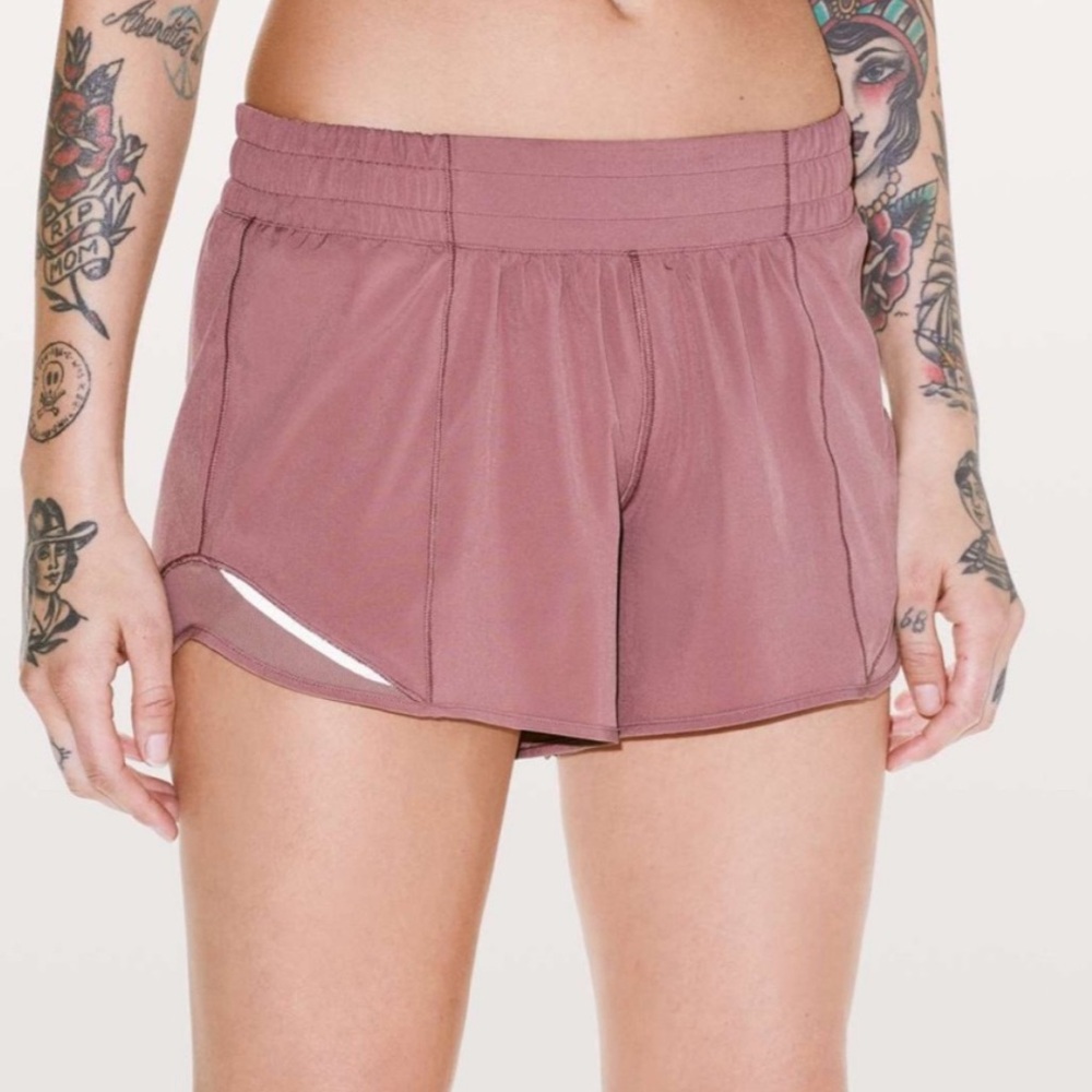 Lululemon mauve Hotty hot shorts 4 tall